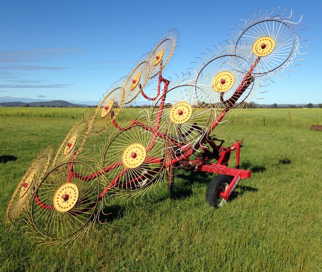 Tonutti 10 Wheel VRake Machinery & Equipment Hay and